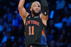 实至(zhì)名歸(guī)！佈(bù)伦森喜获NBA杯MVP