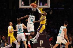 NBA球员生涯效率值排行(xíng)榜公(gōng)佈(bù)：詹姆斯、乔丹位列前三！