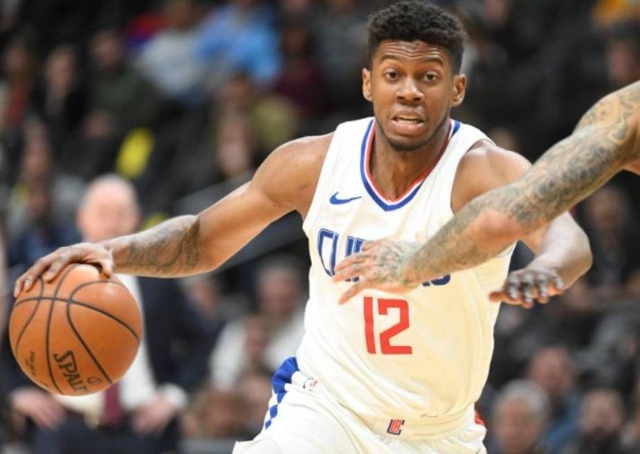 新疆男篮签约第四外援，1米96双能卫加盟，NBA曾场均9.7分3.5板2.4助攻