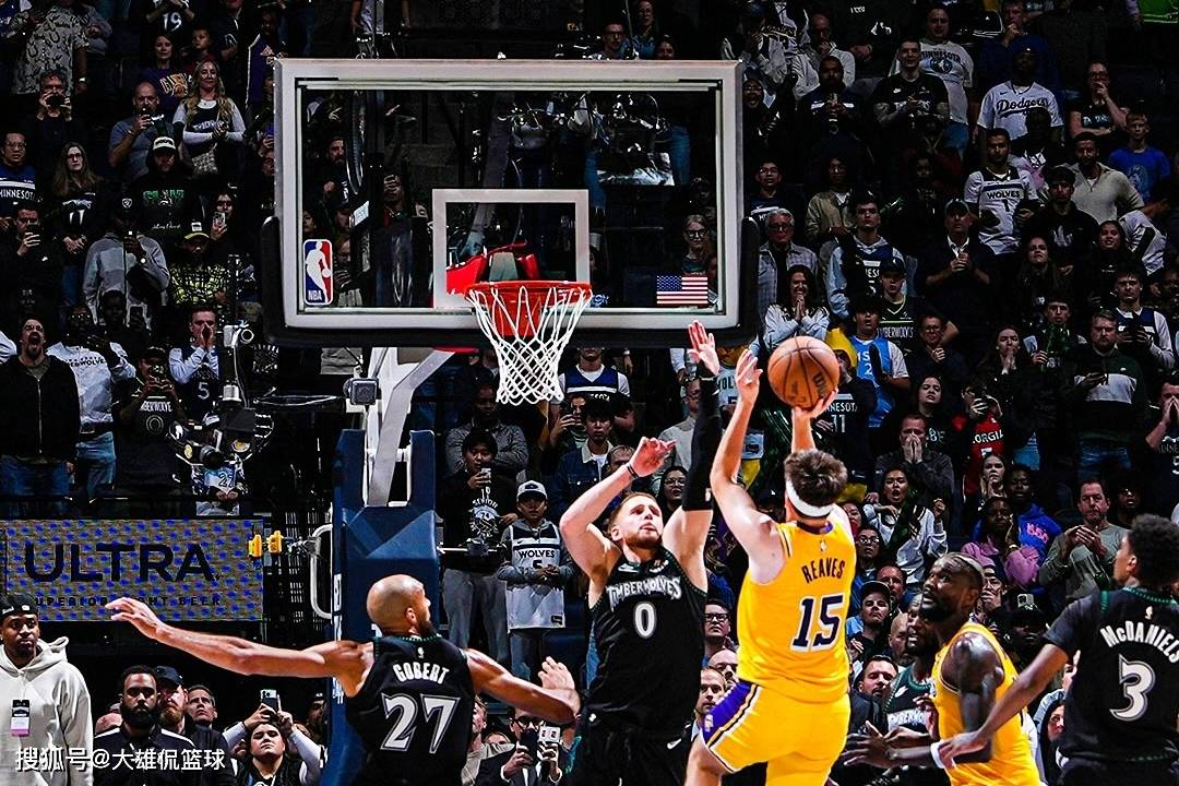 前NBA球员提议湖人让詹姆斯当三当家，里夫斯数据比老詹还要好