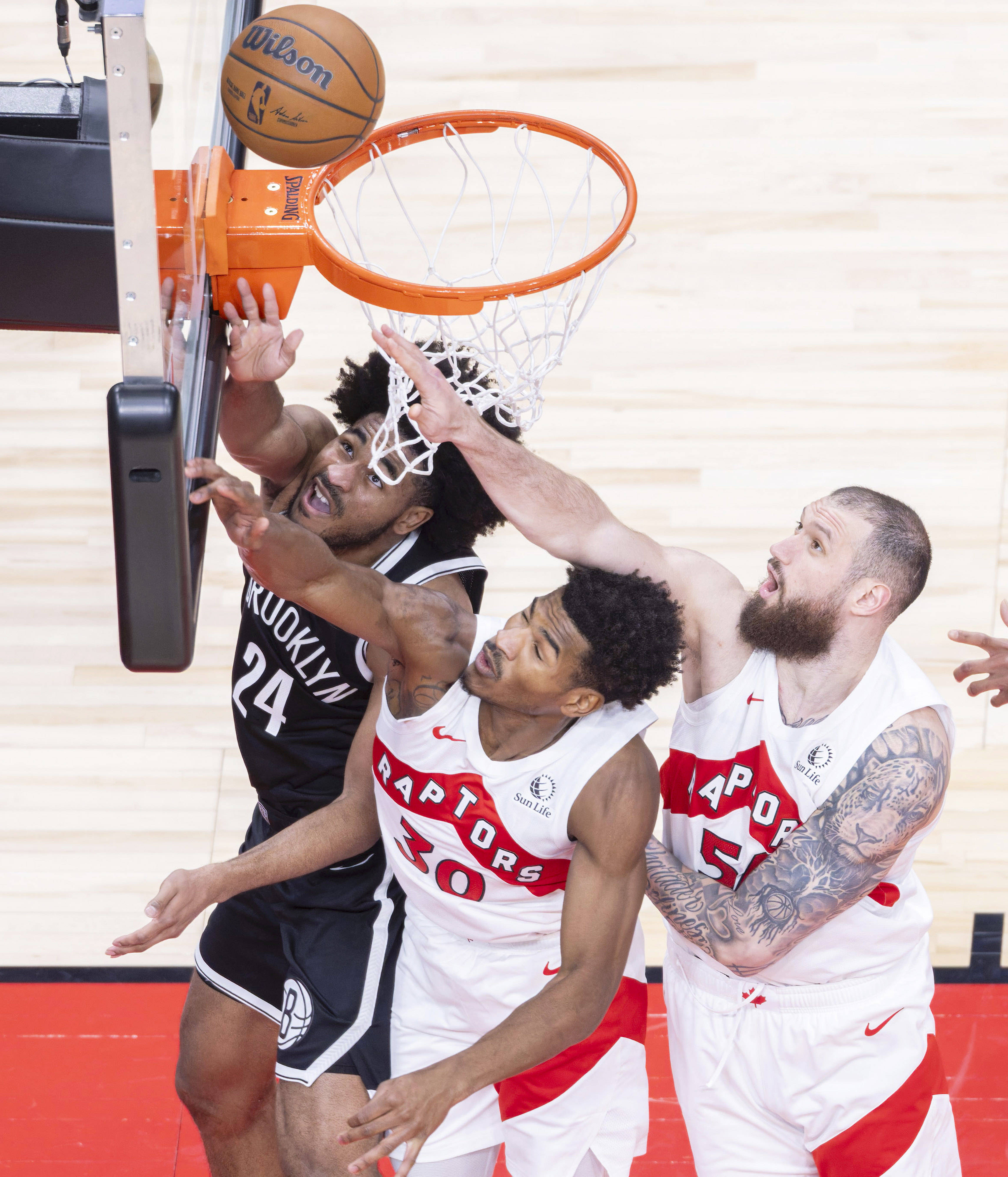 （体育）篮球——NBA季前赛：猛龙胜篮网