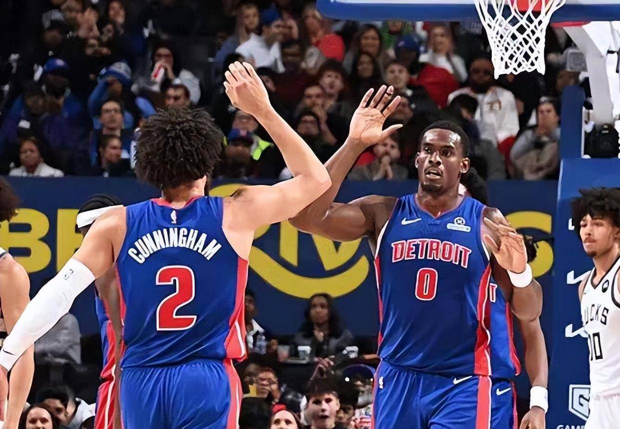 NBA全明星预测引争议，詹姆斯哈登双双落选，文班亚马替补不冤