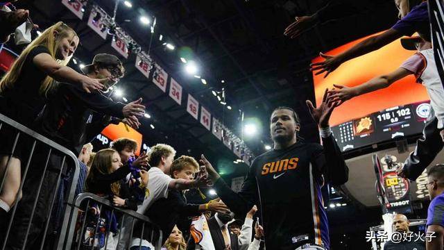 太阳队惊喜现身，为杰伦·格林举办高中球衣退役仪式