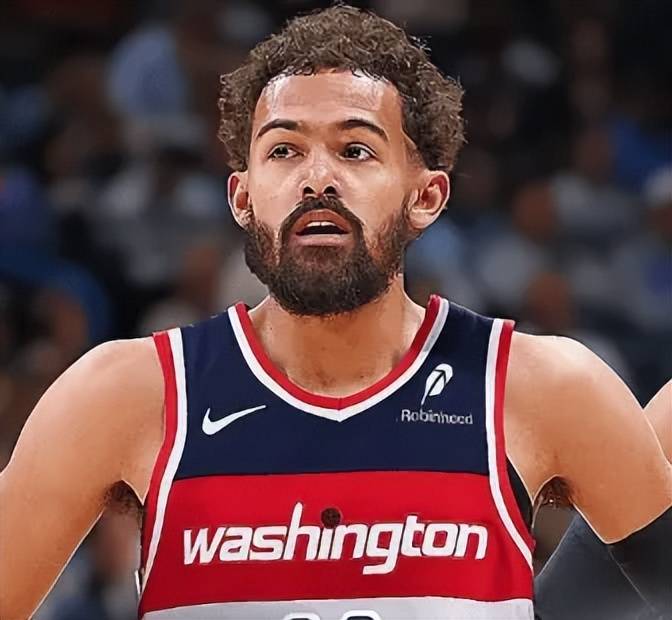 NBA第一笔交易达成，球队老大惨遭抛弃，一个选秀权都换不回来