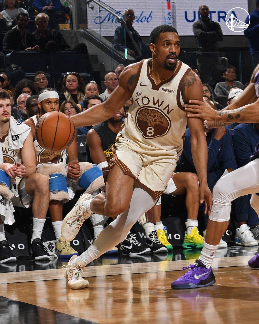 库里27+10+2盖帽+6记3分创NBA神迹，勇士完胜国王创纪录！威少13+7