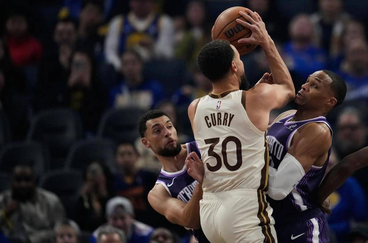 库里27+10+2盖帽+6记3分创NBA神迹，勇士完胜国王创纪录！威少13+7